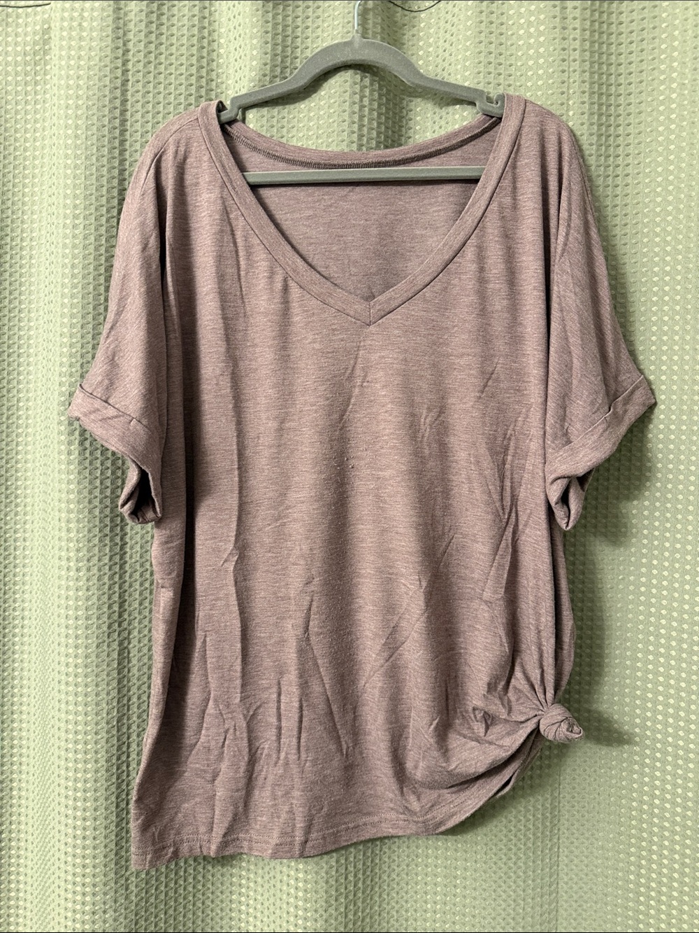 Women's V-Neck Short Sleeve Top in Mauve